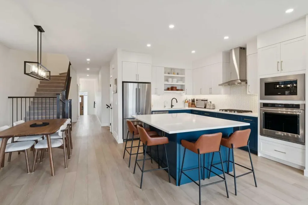195 Greenwich Drive NW Calgary AB T3B 6P1