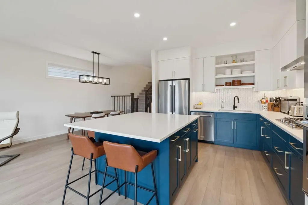 195 Greenwich Drive NW Calgary AB T3B 6P1