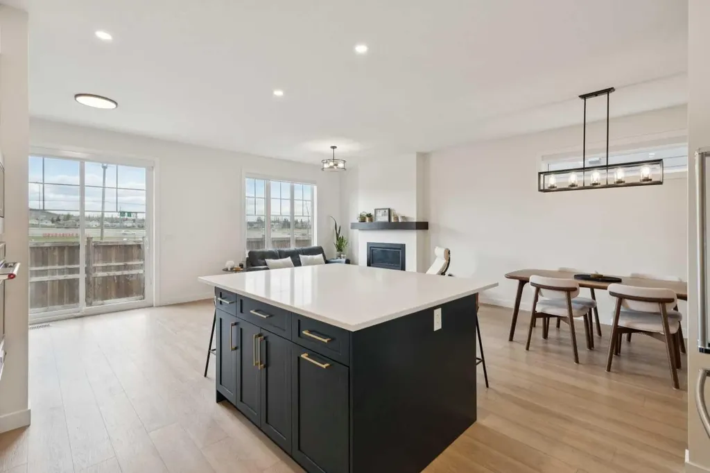 195 Greenwich Drive NW Calgary AB T3B 6P1