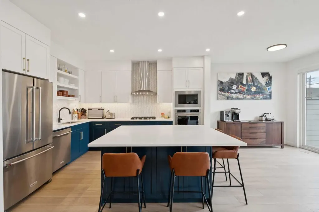 195 Greenwich Drive NW Calgary AB T3B 6P1
