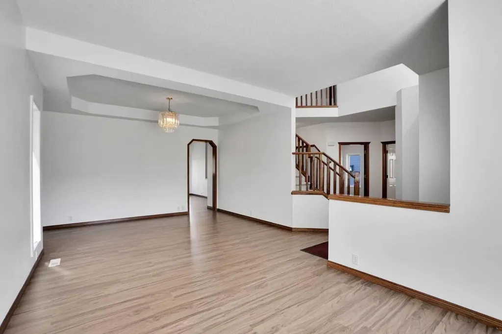 9143 Edgebrook Drive NW Calgary AB T3A 5M8