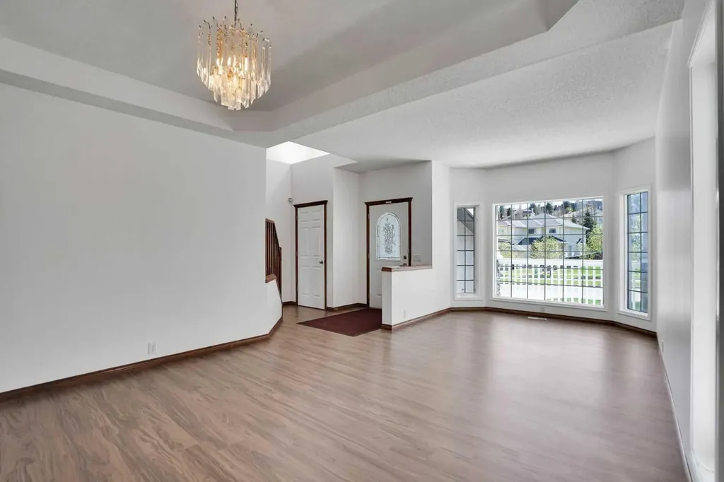 9143 Edgebrook Drive NW Calgary AB T3A 5M8