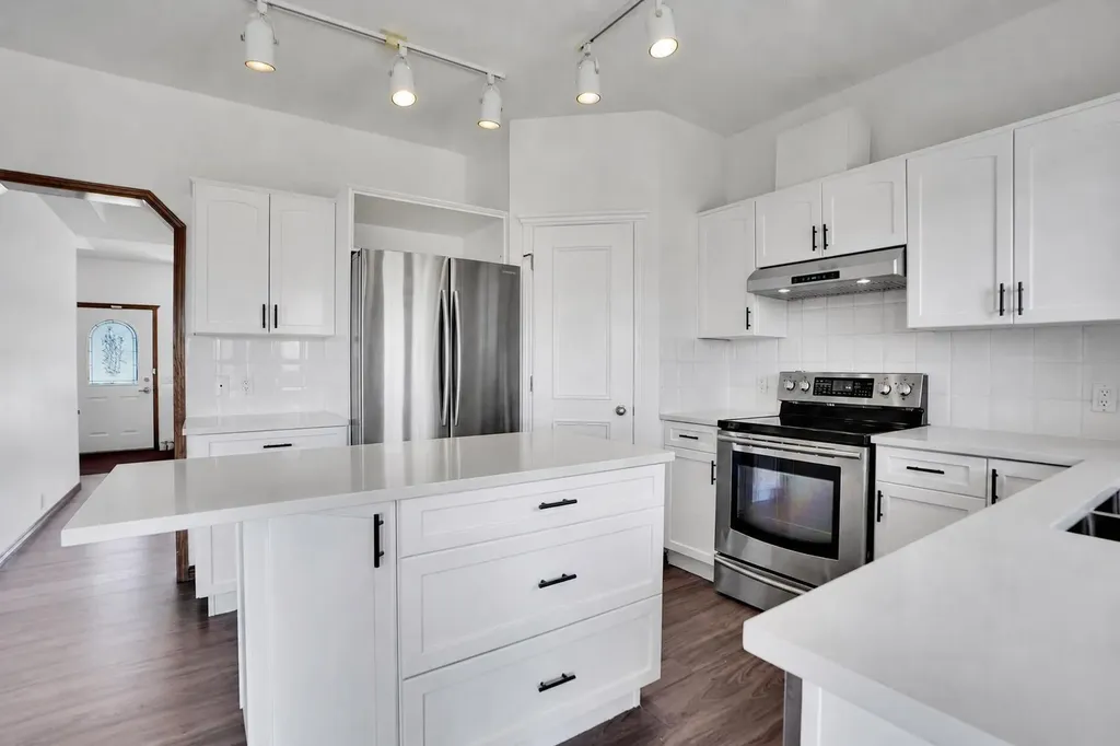 9143 Edgebrook Drive NW Calgary AB T3A 5M8
