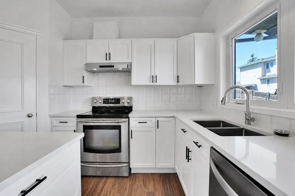 9143 Edgebrook Drive NW Calgary AB T3A 5M8