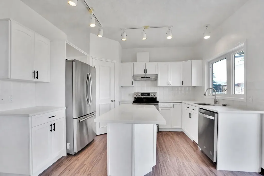 9143 Edgebrook Drive NW Calgary AB T3A 5M8