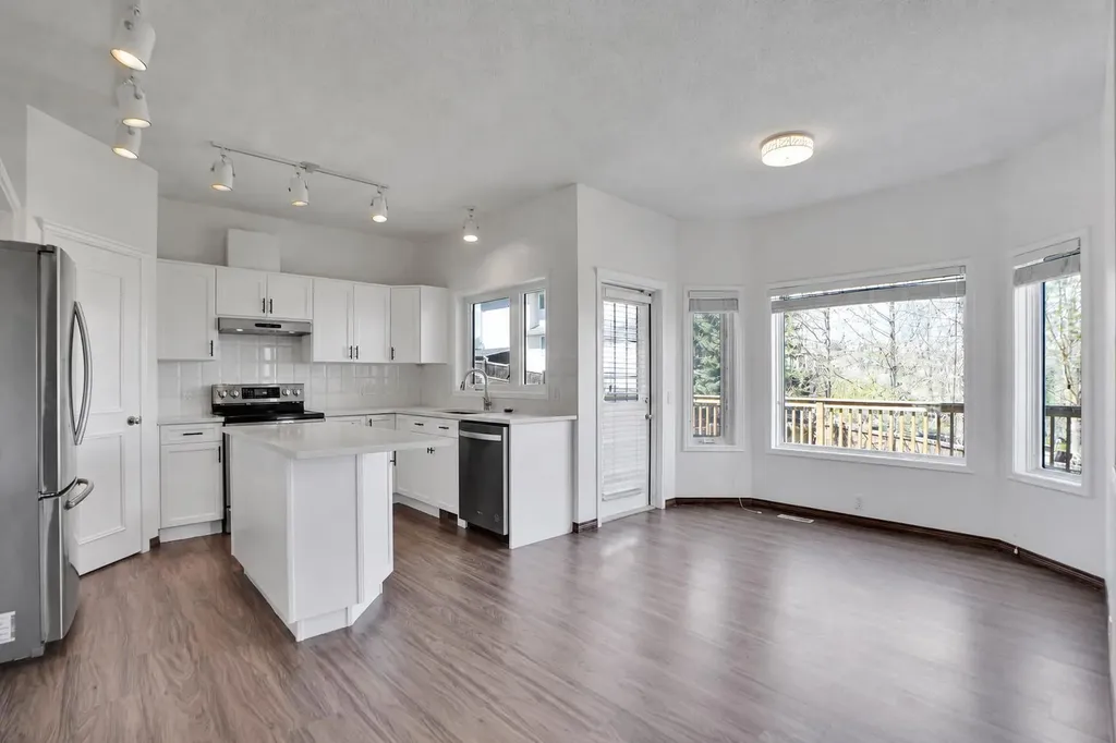 9143 Edgebrook Drive NW Calgary AB T3A 5M8