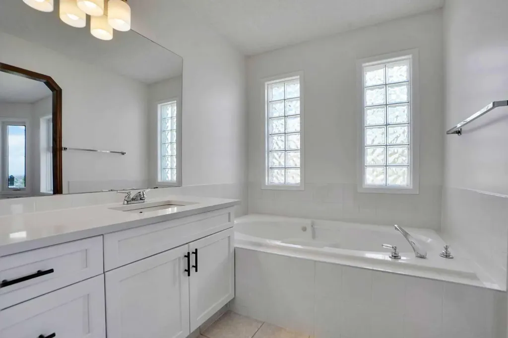9143 Edgebrook Drive NW Calgary AB T3A 5M8