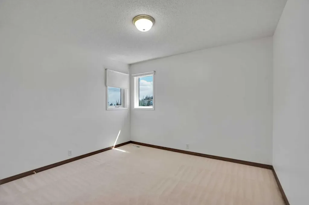 9143 Edgebrook Drive NW Calgary AB T3A 5M8