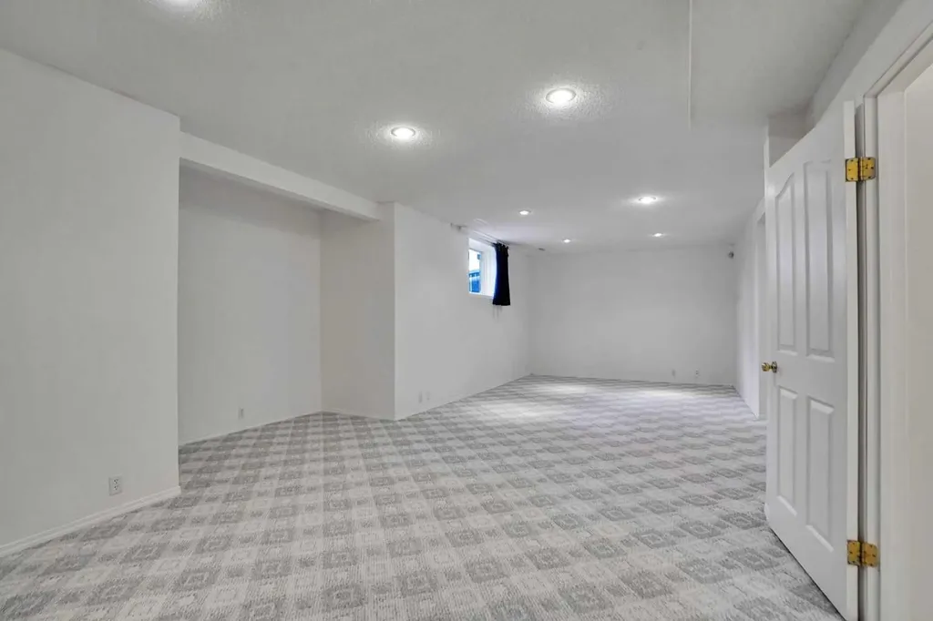 9143 Edgebrook Drive NW Calgary AB T3A 5M8
