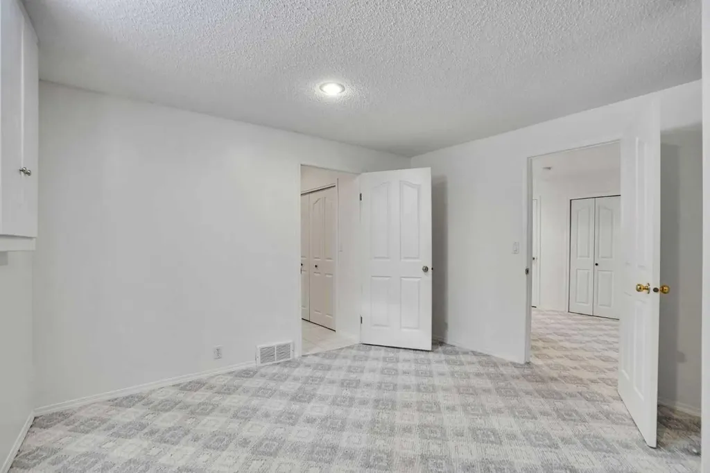9143 Edgebrook Drive NW Calgary AB T3A 5M8