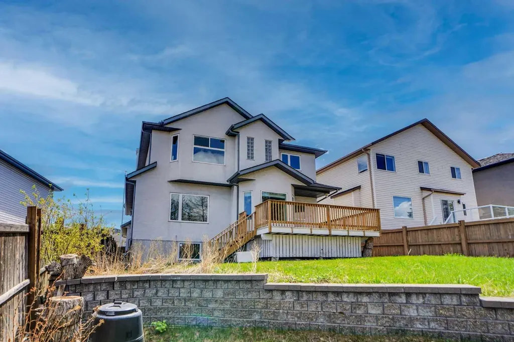 9143 Edgebrook Drive NW Calgary AB T3A 5M8