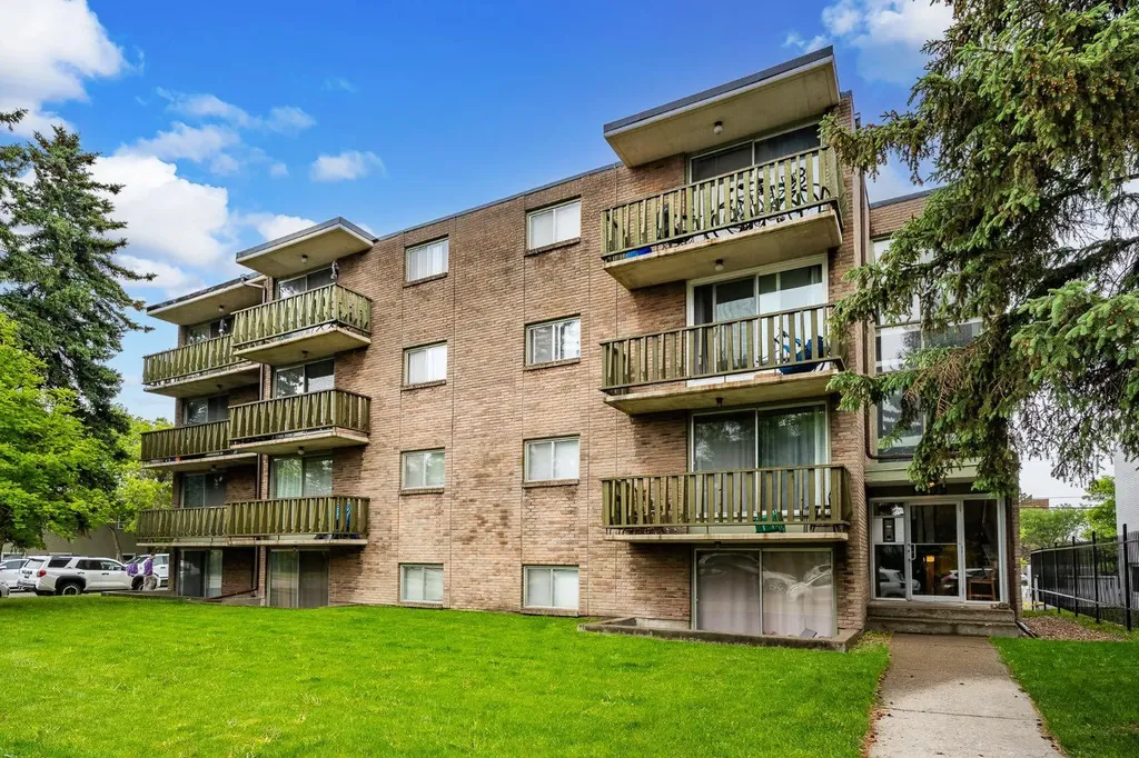 1405 17 Avenue NW Calgary AB T2M0R4