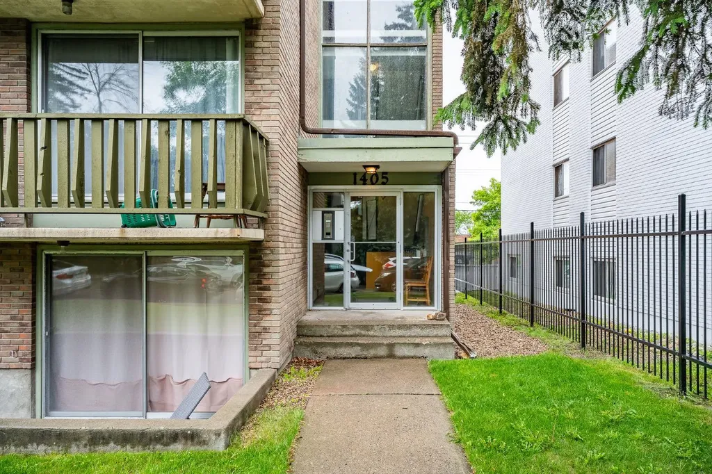 1405 17 Avenue NW Calgary AB T2M0R4