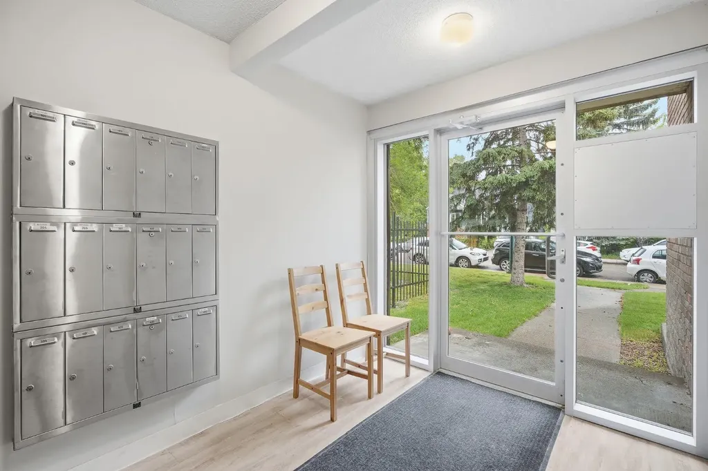 1405 17 Avenue NW Calgary AB T2M0R4