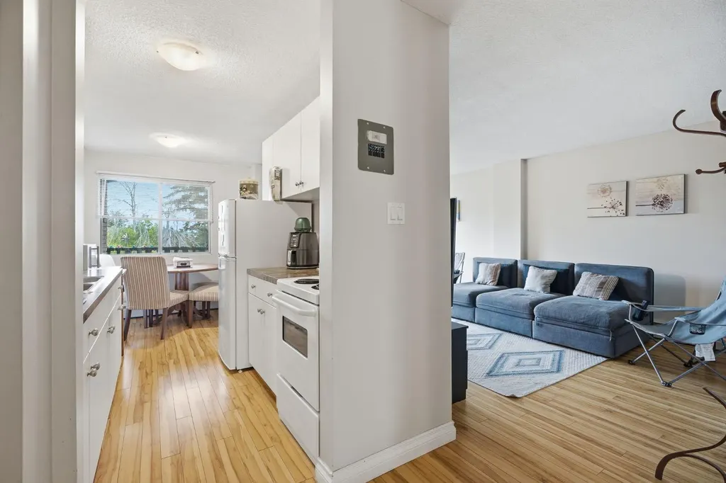 1405 17 Avenue NW Calgary AB T2M0R4