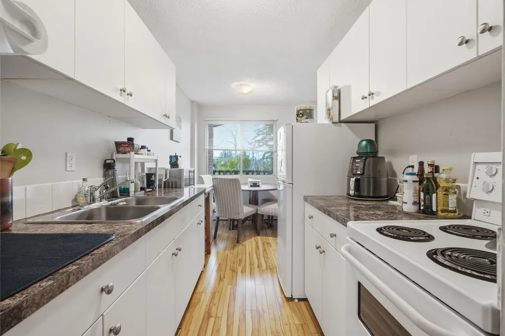 1405 17 Avenue NW Calgary AB T2M0R4