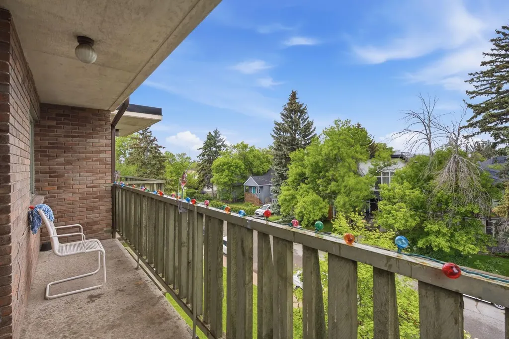 1405 17 Avenue NW Calgary AB T2M0R4