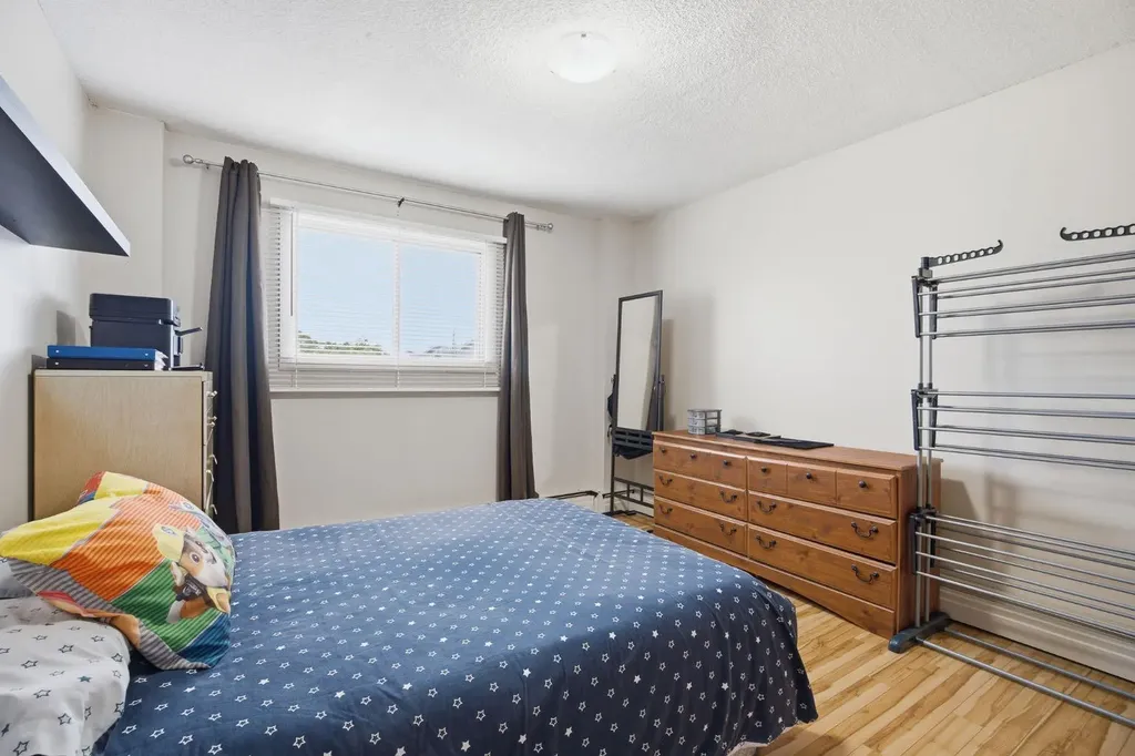 1405 17 Avenue NW Calgary AB T2M0R4