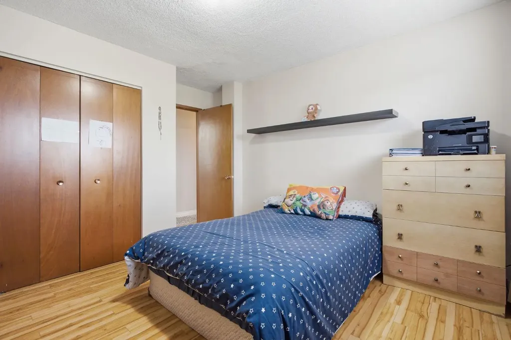 1405 17 Avenue NW Calgary AB T2M0R4