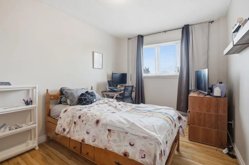 1405 17 Avenue NW Calgary AB T2M0R4