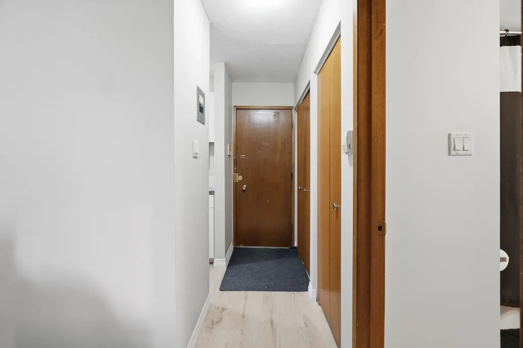 1405 17 Avenue NW Calgary AB T2M0R4