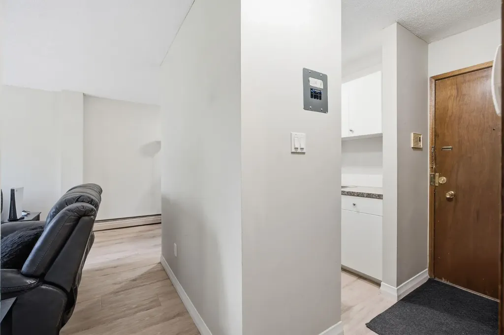 1405 17 Avenue NW Calgary AB T2M0R4