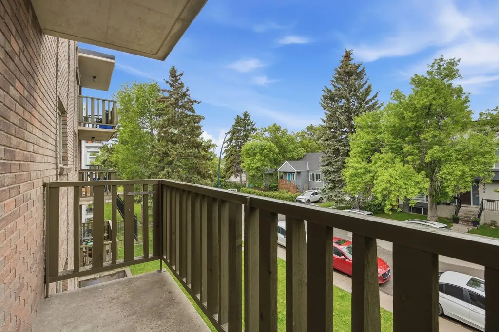 1405 17 Avenue NW Calgary AB T2M0R4