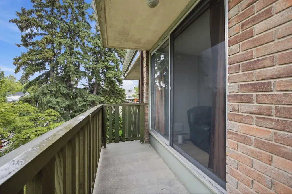 1405 17 Avenue NW Calgary AB T2M0R4