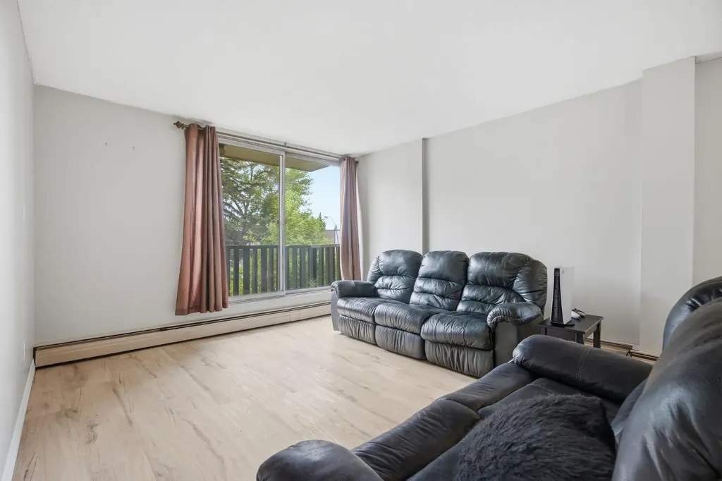 1405 17 Avenue NW Calgary AB T2M0R4