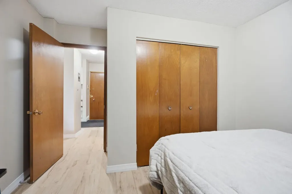 1405 17 Avenue NW Calgary AB T2M0R4