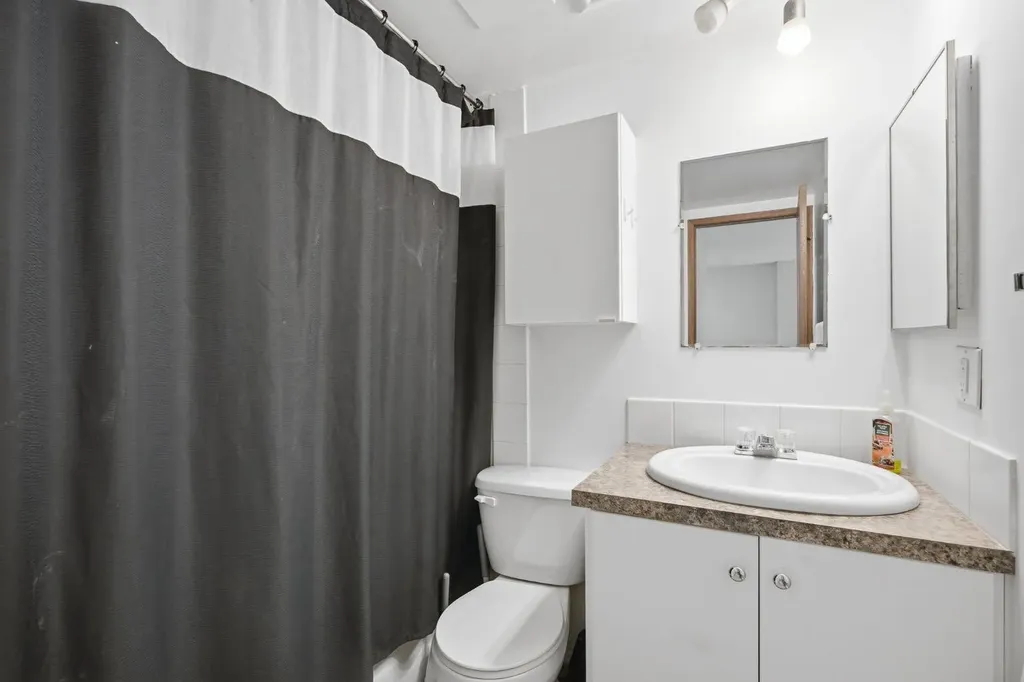 1405 17 Avenue NW Calgary AB T2M0R4