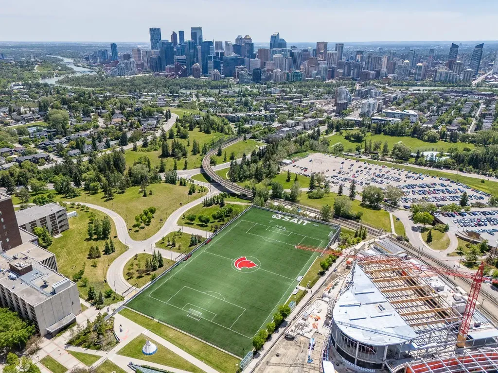 1405 17 Avenue NW Calgary AB T2M0R4