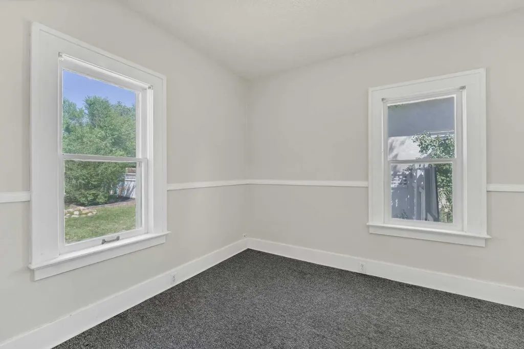 336 7 Street SE Medicine Hat AB T1A 1J7