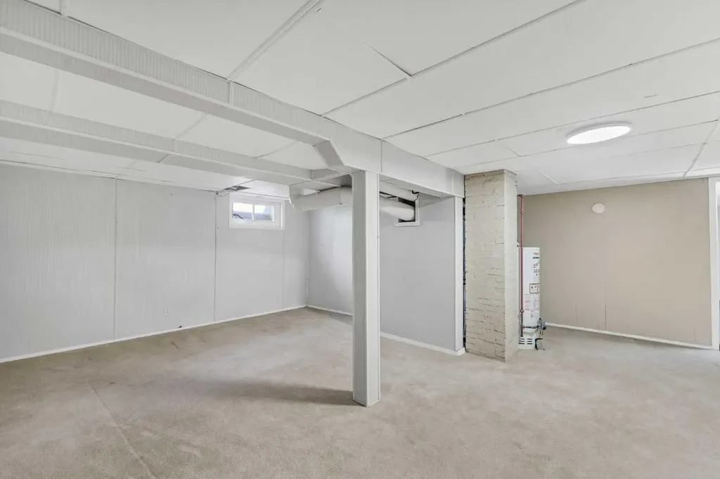 336 7 Street SE Medicine Hat AB T1A 1J7