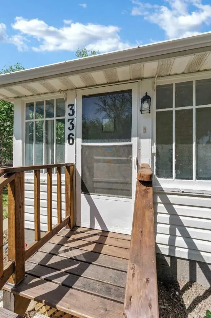 336 7 Street SE Medicine Hat AB T1A 1J7