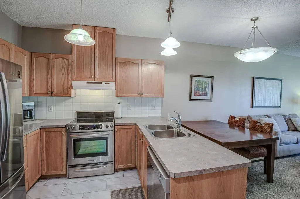 1920 14 Avenue NE Calgary AB T2E 8V4