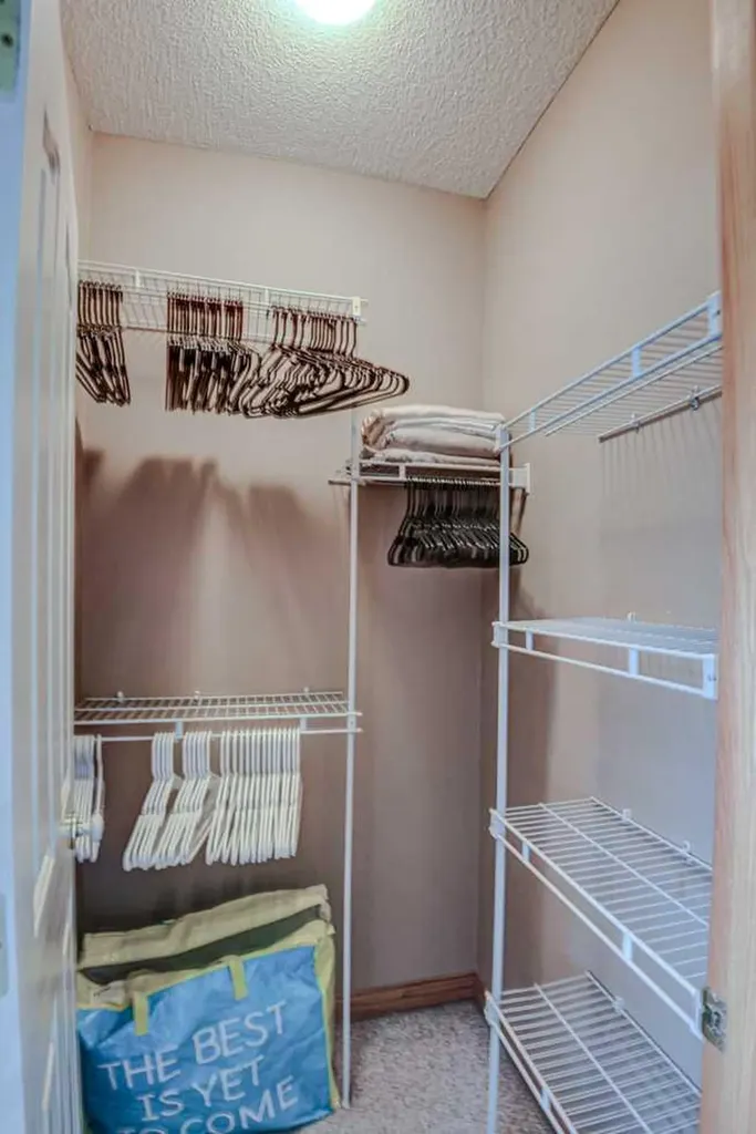 1920 14 Avenue NE Calgary AB T2E 8V4