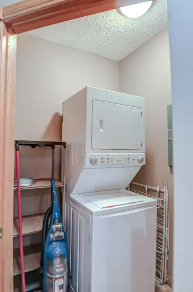 1920 14 Avenue NE Calgary AB T2E 8V4