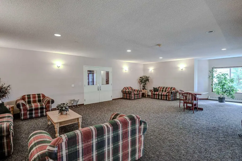 1920 14 Avenue NE Calgary AB T2E 8V4