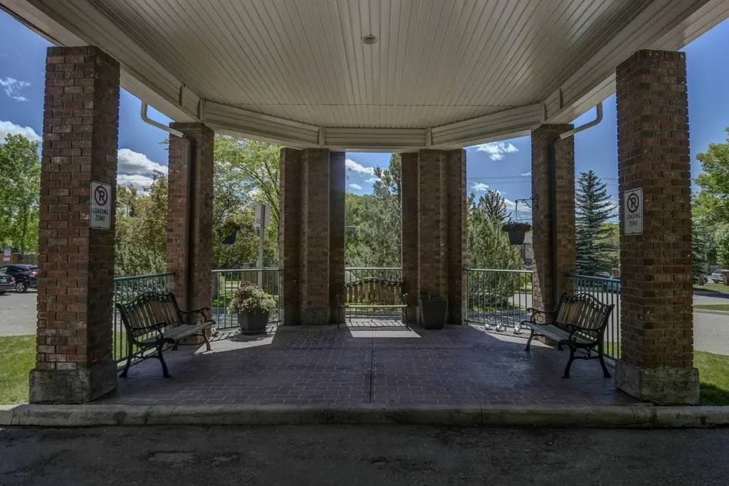 1920 14 Avenue NE Calgary AB T2E 8V4
