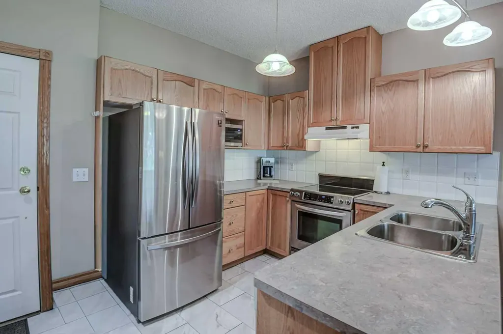 1920 14 Avenue NE Calgary AB T2E 8V4