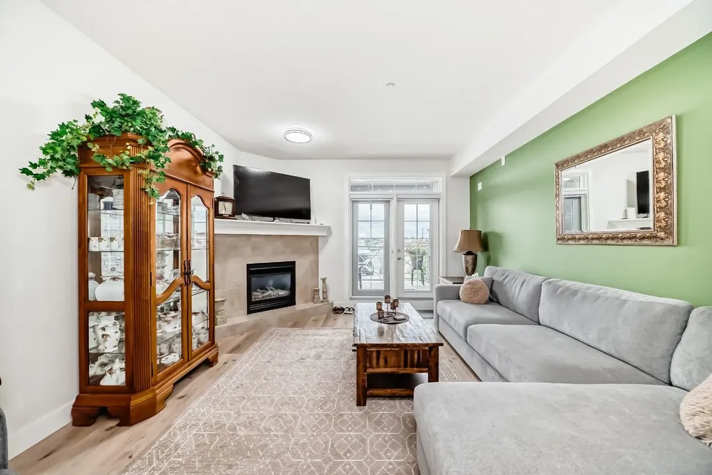 1005B Westmount Drive Strathmore AB T1P 0C3