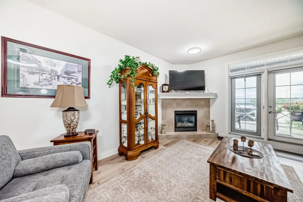 1005B Westmount Drive Strathmore AB T1P 0C3