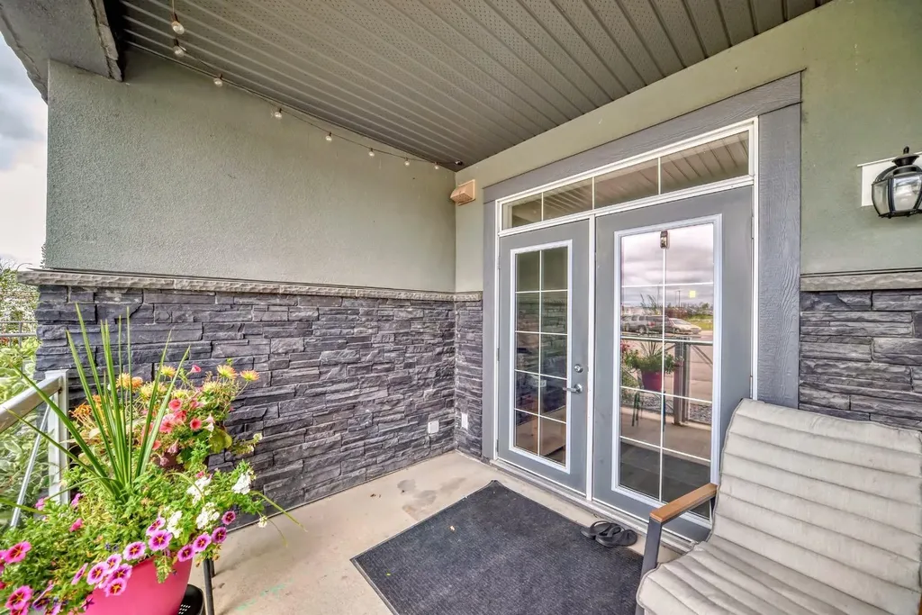 1005B Westmount Drive Strathmore AB T1P 0C3