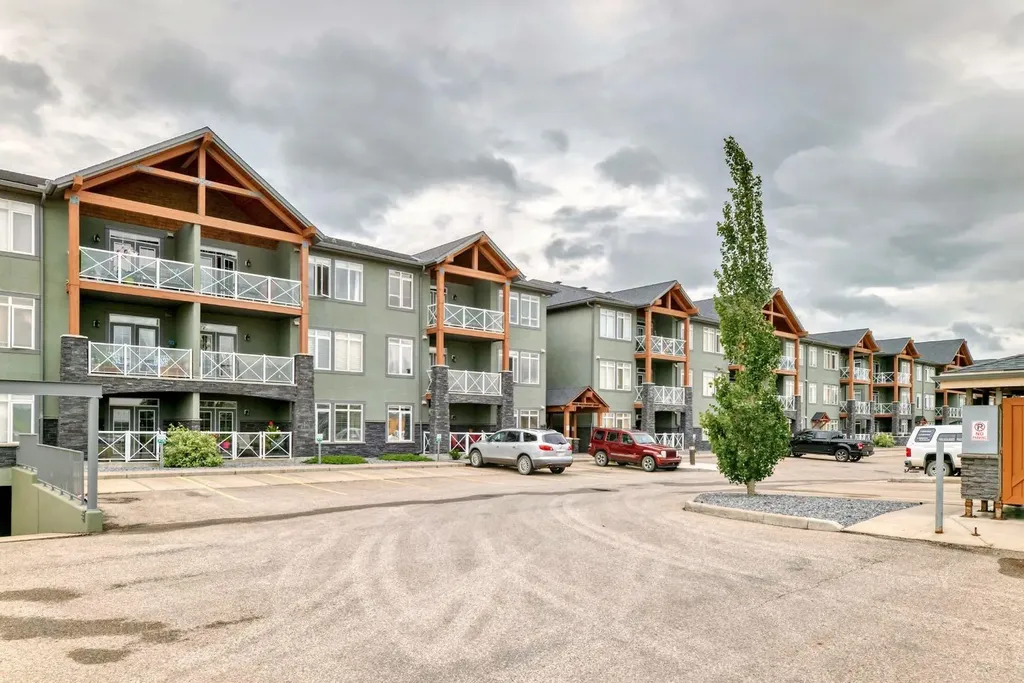 1005B Westmount Drive Strathmore AB T1P 0C3