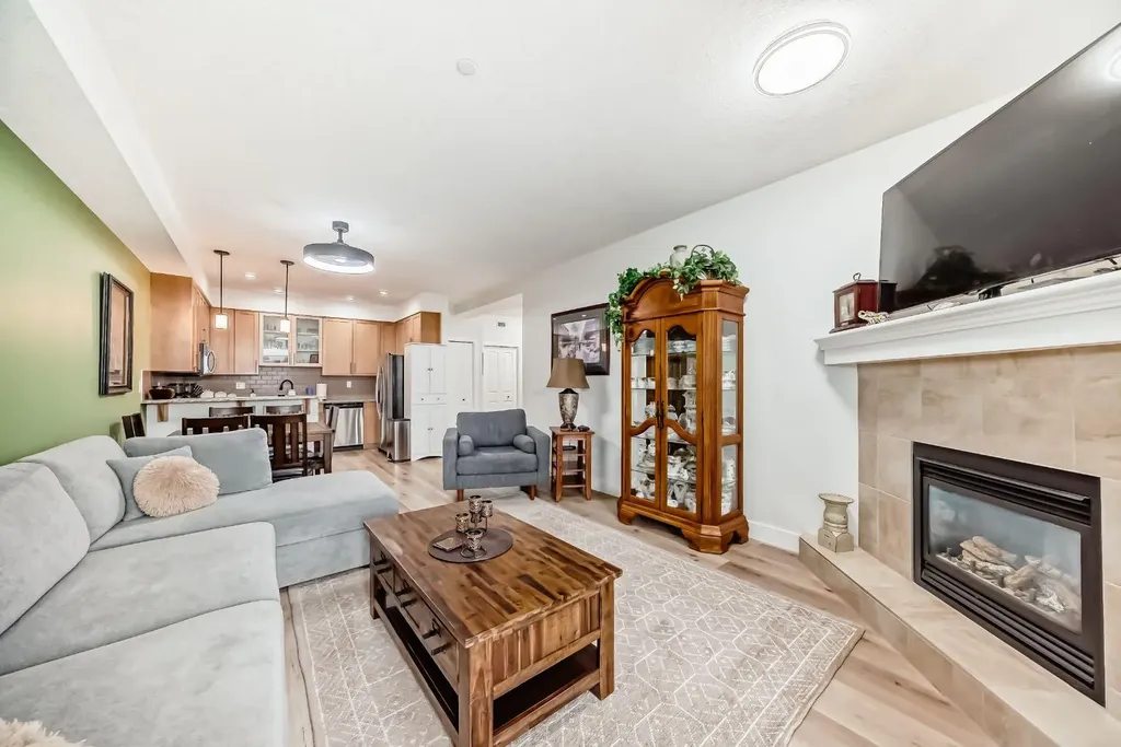 1005B Westmount Drive Strathmore AB T1P 0C3