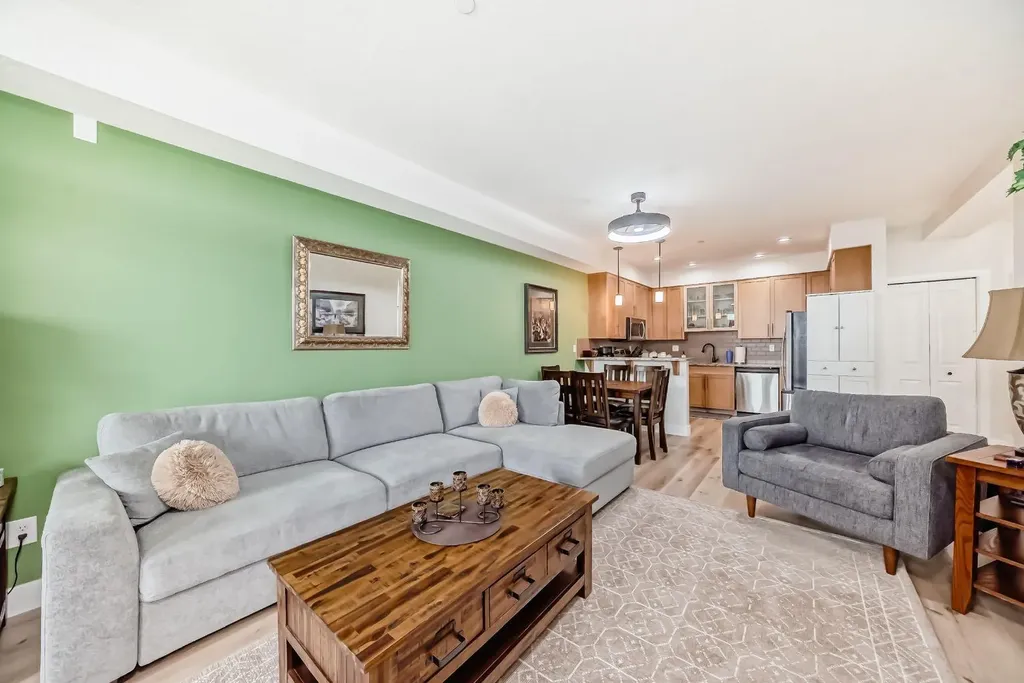 1005B Westmount Drive Strathmore AB T1P 0C3