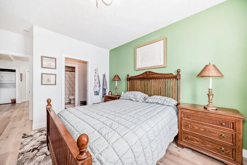 1005B Westmount Drive Strathmore AB T1P 0C3