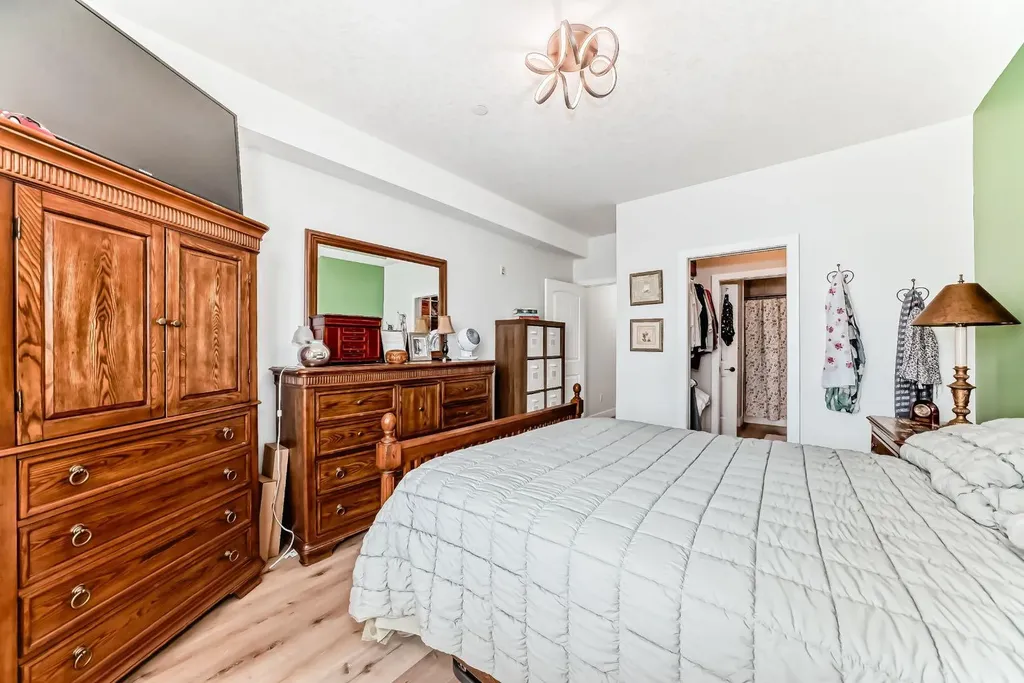 1005B Westmount Drive Strathmore AB T1P 0C3
