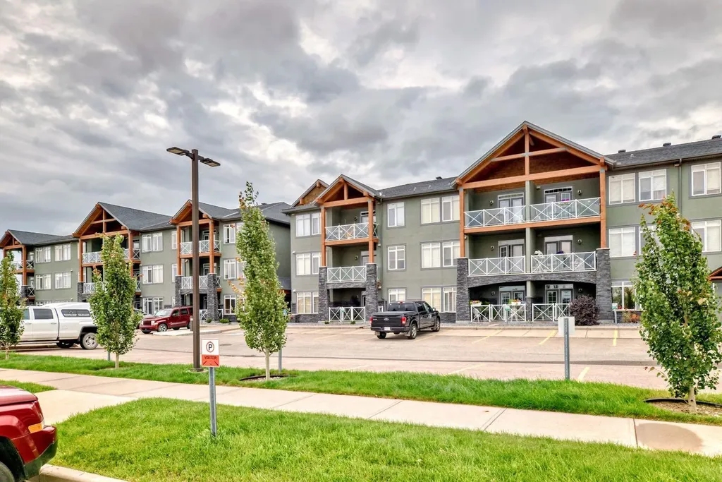 1005B Westmount Drive Strathmore AB T1P 0C3